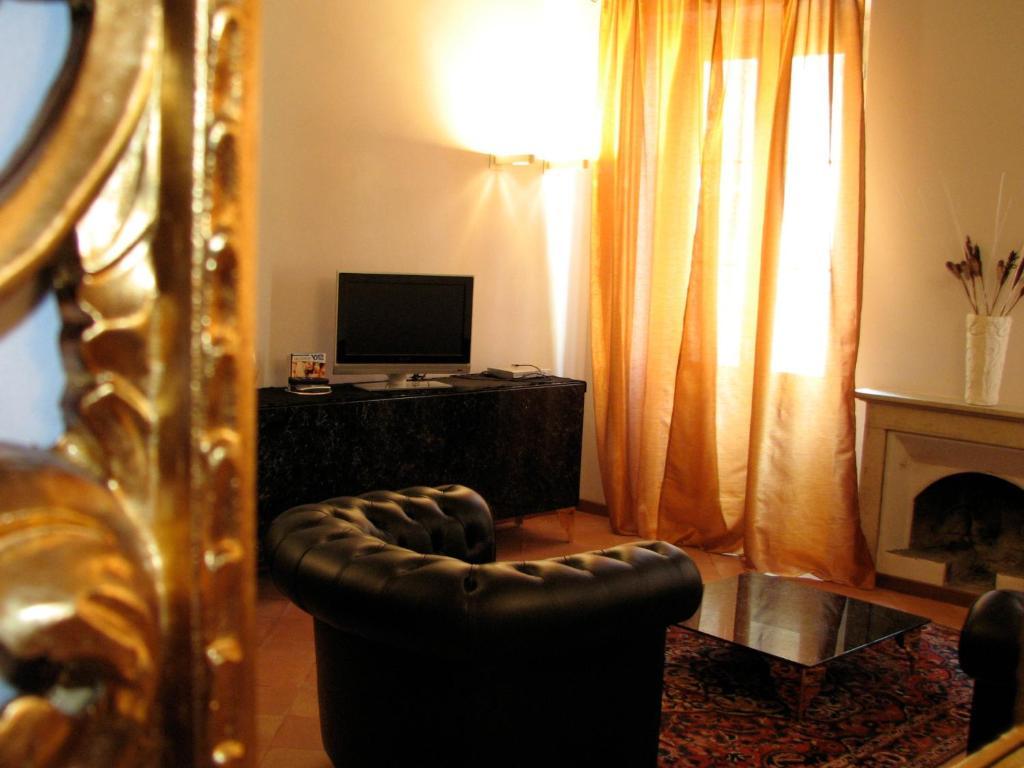 Parizzi Suites & Restaurant Parma Værelse billede